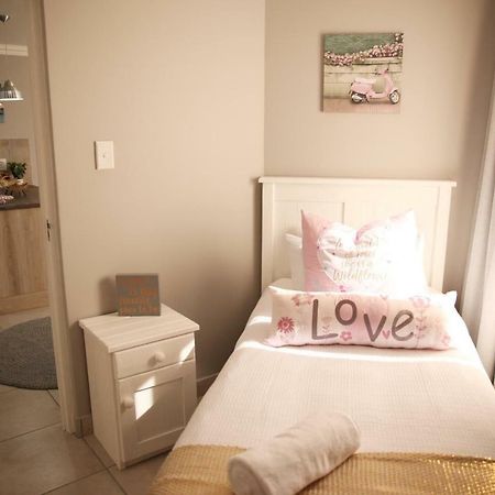 Mari-Amor Self-Catering Apartments モーセル・ベイ エクステリア 写真