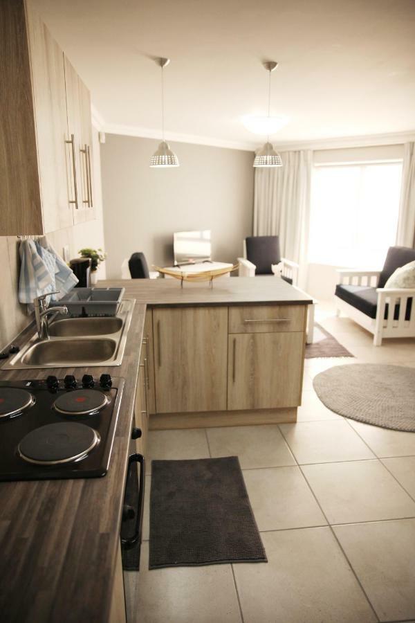 Mari-Amor Self-Catering Apartments モーセル・ベイ エクステリア 写真