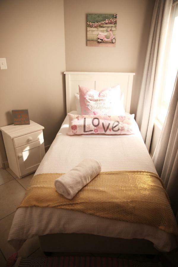 Mari-Amor Self-Catering Apartments モーセル・ベイ エクステリア 写真