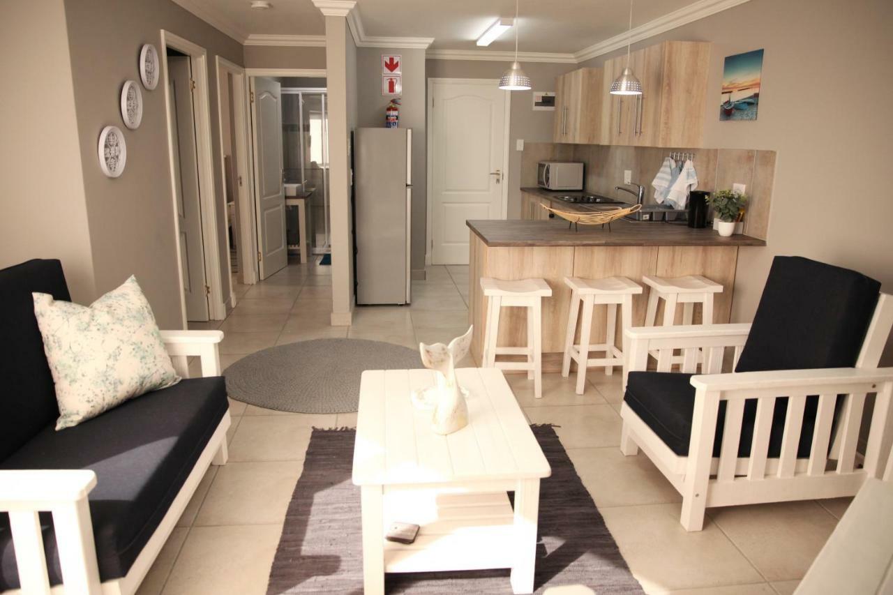 Mari-Amor Self-Catering Apartments モーセル・ベイ エクステリア 写真