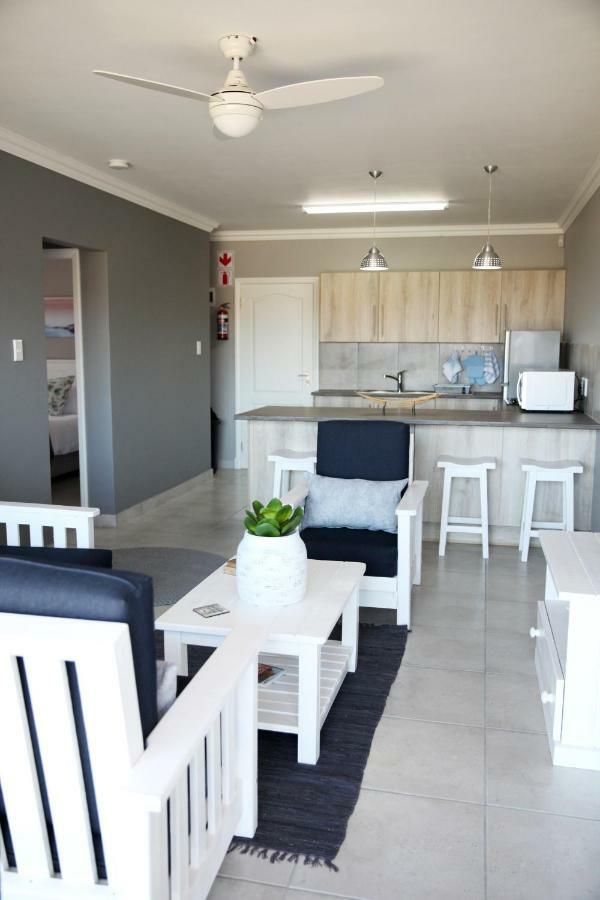 Mari-Amor Self-Catering Apartments モーセル・ベイ エクステリア 写真